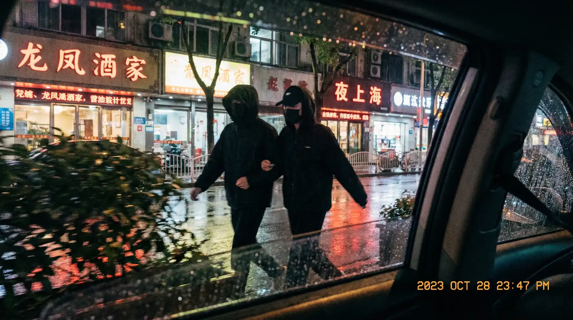 国奥体育app - 顶流明星深夜密会现场抓拍照片